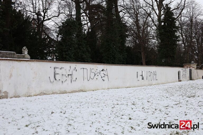 Autorowi wulgarnych napisów na murze Kościoła Pokoju grozi do 10 lat więzienia