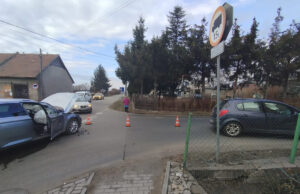 Zderzenie dwóch aut w Jagodniku. 33-latka trafiła do szpitala