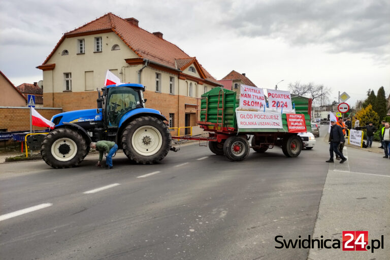 „Za chwilę nie będzie nas stać na chleb”. Ruszył rolniczy protest na trasie Świdnica-Wrocław [FOTO/VIDEO]