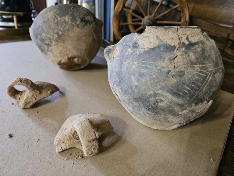 „Niezwykłe znalezisko sprzed około 2700 lat”. Odkrycia dokonano podczas remontu drogi [FOTO]
