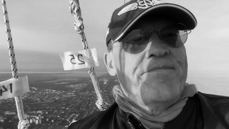 Rodzina oraz baloniarze pożegnają Krzysztofa Zaparta. Trwa śledztwo w sprawie jego wypadku