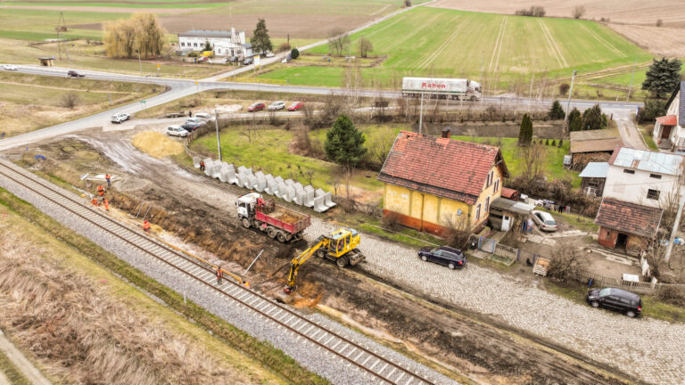 Na trasie ze Świdnicy do Wrocławia powstaje nowy przystanek kolejowy. Ruszyła budowa [FOTO]