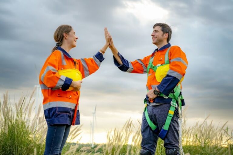 Małe zmiany, duże bezpieczeństwo: innowacyjne elementy garderoby w branży BHP