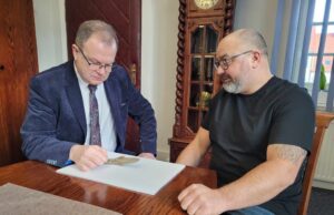 Mieniła się na zielono. Narzędzie sprzed ponad 4 tysięcy lat znalezione na spacerze