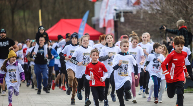 Pobiegną ku pamięci Żołnierzy Wyklętych. Biegi „Tropem Wilczym” już za nieco ponad tydzień