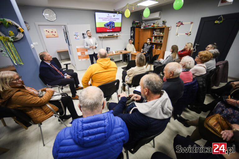 Dwie linie do likwidacji. Co w zamian? Mieszkańcy kolejnej dzielnicy dyskutowali o zmianach w komunikacji miejskiej [FOTO/PREZENTACJA]