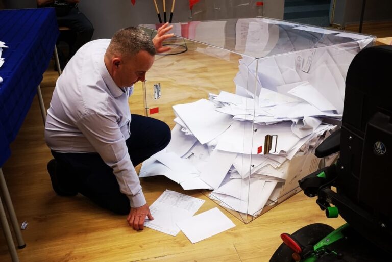 Albo wielokadencyjność, albo emerytura po 50.roku życia dla wójta, burmistrza i prezydenta miasta? Apel samorządowców do premiera