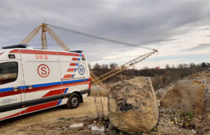 Wypadek w strzegomskim kamieniołomie. Nastolatka spadła z półki skalnej