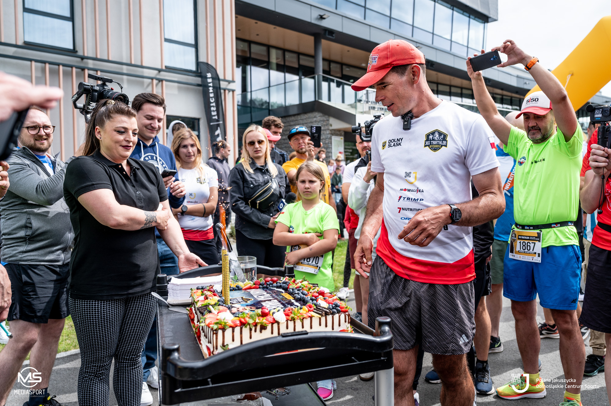 Adrian Kostera z rekordem Guinnessa w najdłuższym triathlonie. Część etapu biegowego pokonał w Świdnicy