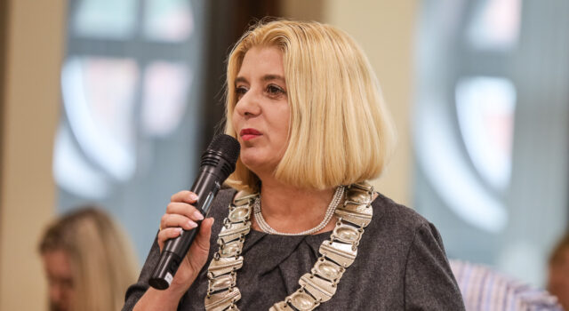 Prezydent Świdnicy chce umożliwić transkrypcję małżeństw jednopłciowych. „Chętnie sprawdzimy przepisy w praktyce”