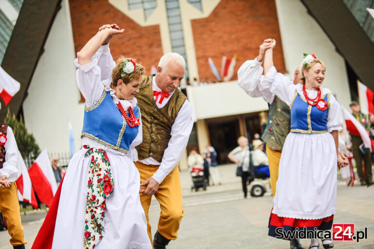 Barwne i radosne obchody Święta Konstytucji Trzeciego Maja [FOTO/VIDEO]