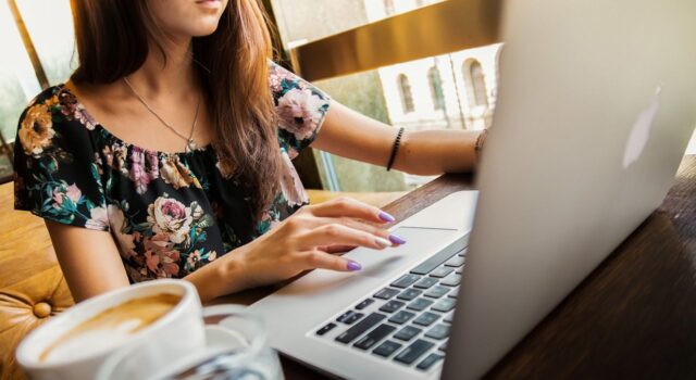 laptop zdjęcie ilustracyjne