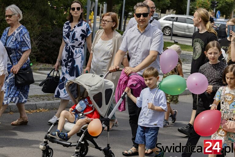 Przeszli przez Świdnicę w Marszu dla Życia i Rodziny [FOTO]