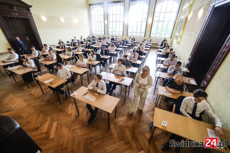 Maturalny maraton rozpoczęty. „Dzisiaj nie ma już czym się stresować, stres był wcześniej” [FOTO]