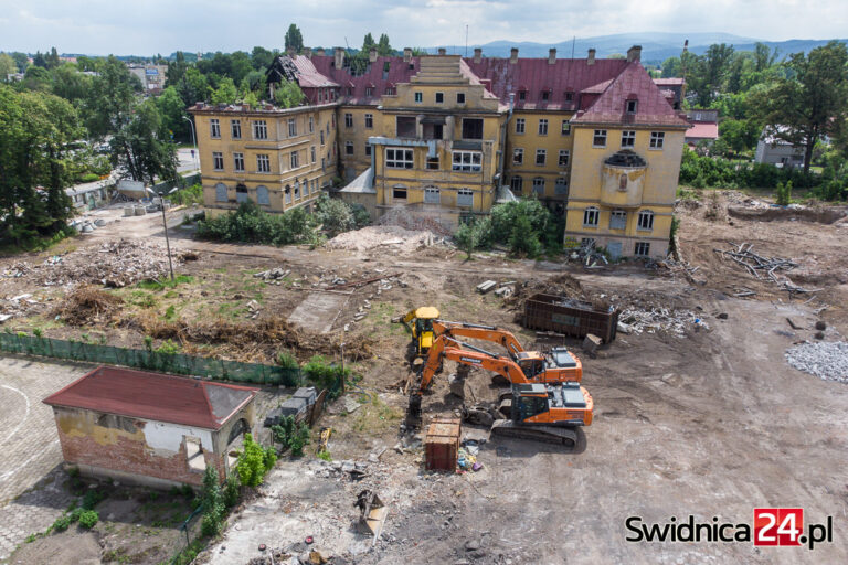 Ruszyła renowacja dawnego szpitala przy ulicy Westerplatte [FOTO]