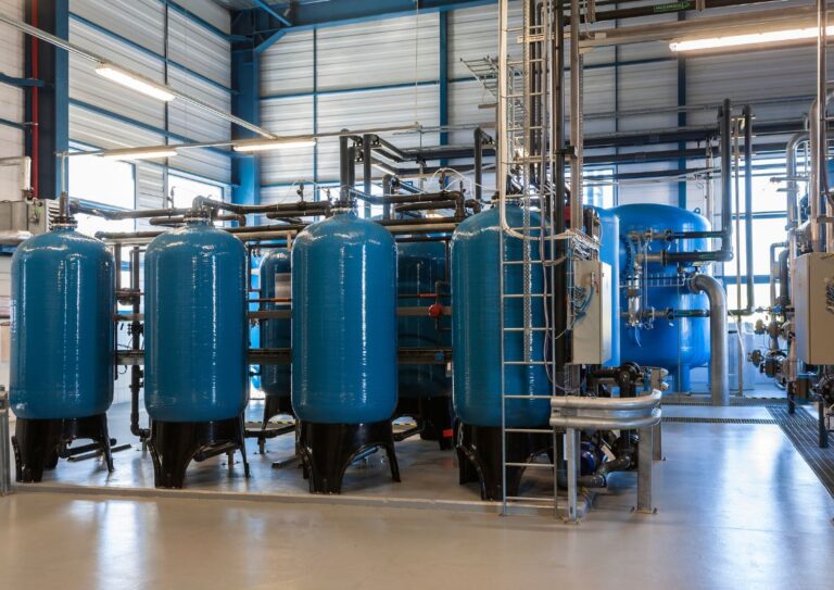 Systemy odzysku wody w przemyśle – jak obniżyć koszty?