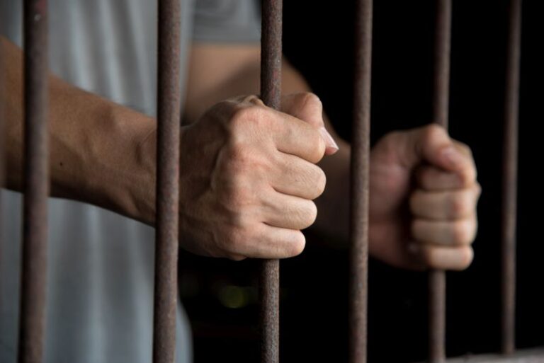 Paczka do więzienia- jak przekazać wsparcie osadzonemu