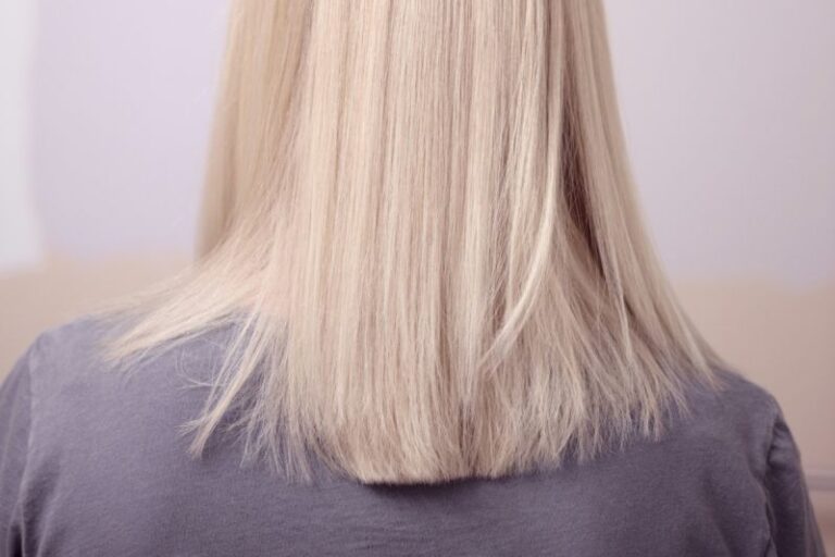 Jak dobrać idealną perukę blond?