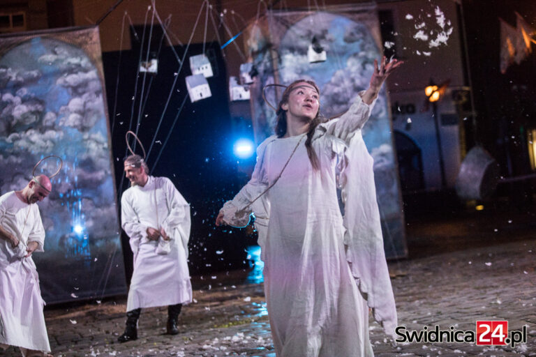 Spektakle pod gwiazdami znów zobaczymy na świdnickim Rynku. Jest już program 27. Festiwalu Teatru Otwartego