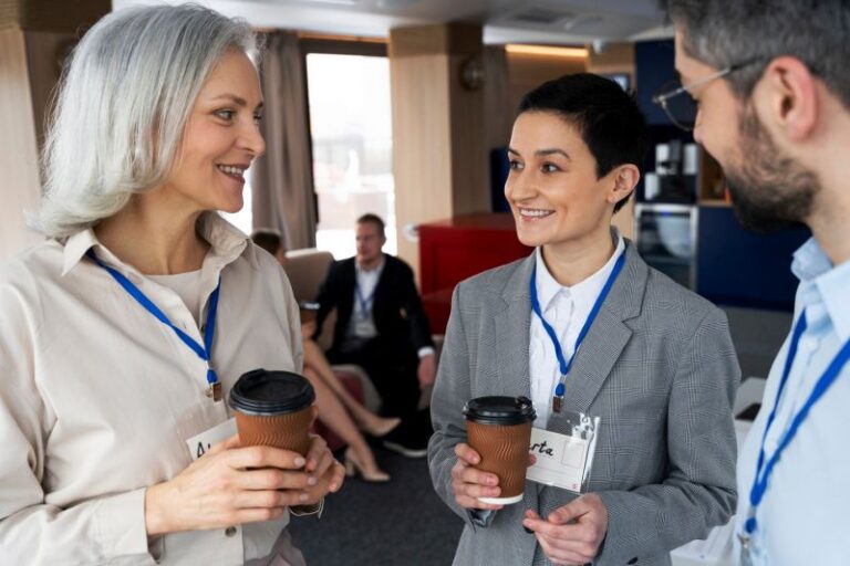 Jakie kubki promocyjne wybrać na targi i konferencje?