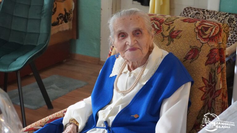 Nazywana jest najstarszą wolontariuszką w Polsce. Janina Szelewska skończyła sto lat!