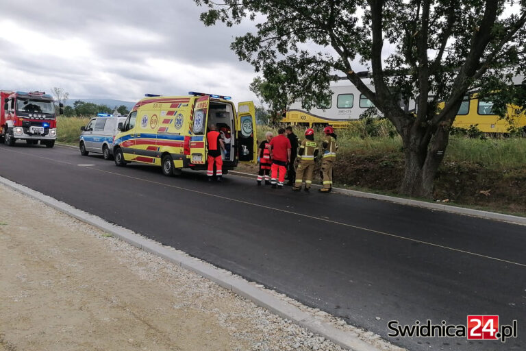 Wypadek na Kraszowicach. Mężczyzna miał zostać potrącony przez pociąg osobowy