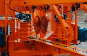 Jak wybrać odpowiednią obrzynarkę do desek? Obrzynarka do desek