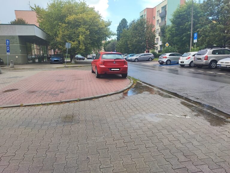 Auto „mistrza parkowania” odholowane na polecenie policji