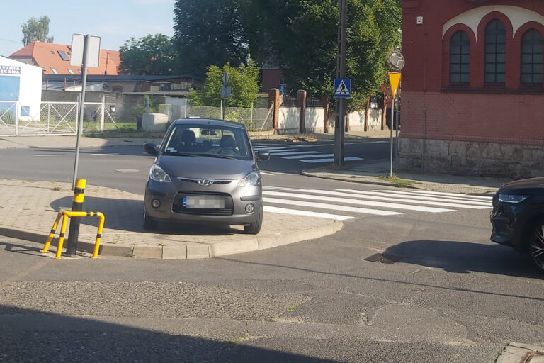 Mistrzowie parkowania [FOTO]