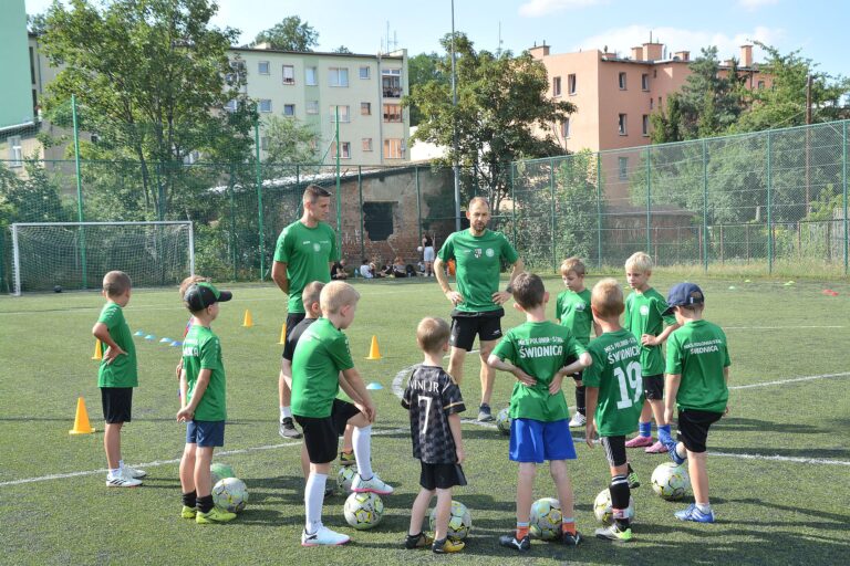 Sportowe wejście w nowy rok szkolny. Trwają zapisy do udziału w zajęciach piłkarskich i spróbowania swoich sił podczas zajęć próbnych!