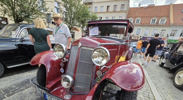 Klasyki wkrótce znów na drogach regionu. XIV Międzynarodowy Rajd Pojazdów Zabytkowych z metą w Świebodzicach