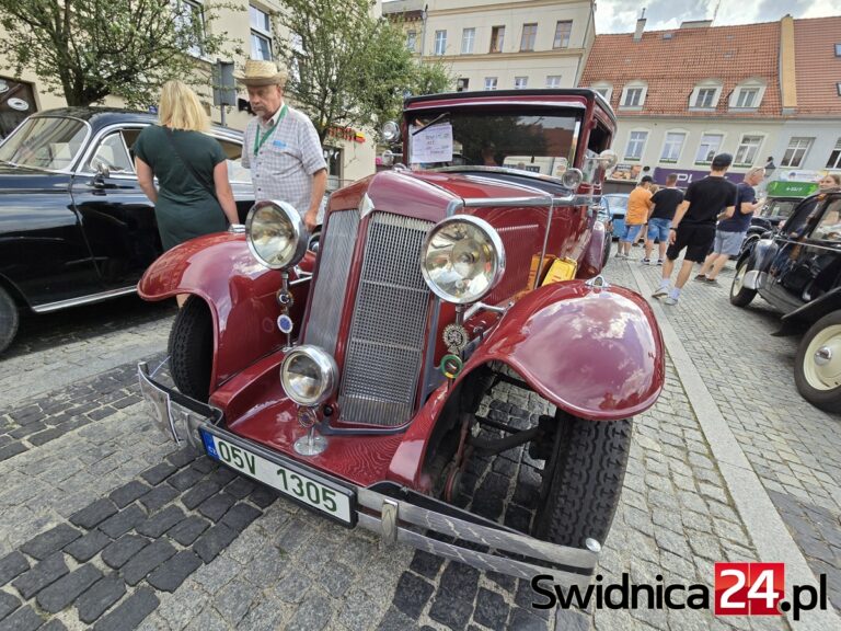 Klasyki wkrótce znów na drogach regionu. ​XIV Międzynarodowy Rajd Pojazdów Zabytkowych z metą w Świebodzicach