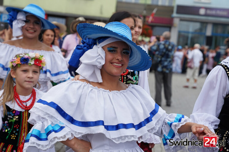 Od Meksyku przez Paragwaj po Turcję. Barwne pokazy kultur wkrótce na 33. Międzynarodowym Festiwalu Folkloru w Strzegomiu [PROGRAM, MAPKA]