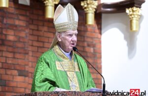 Biskup senior Ignacy Dec w szpitalu