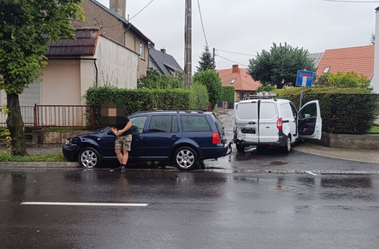 Dwaj pijani w samochodzie, żaden nie przyznaje się do kierowania