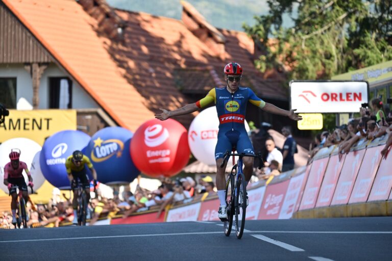 Kolorowy peleton przejechał przez Świdnicę i nasz powiat. Pierwszym liderem został Belg! [DUŻO ZDJĘĆ]