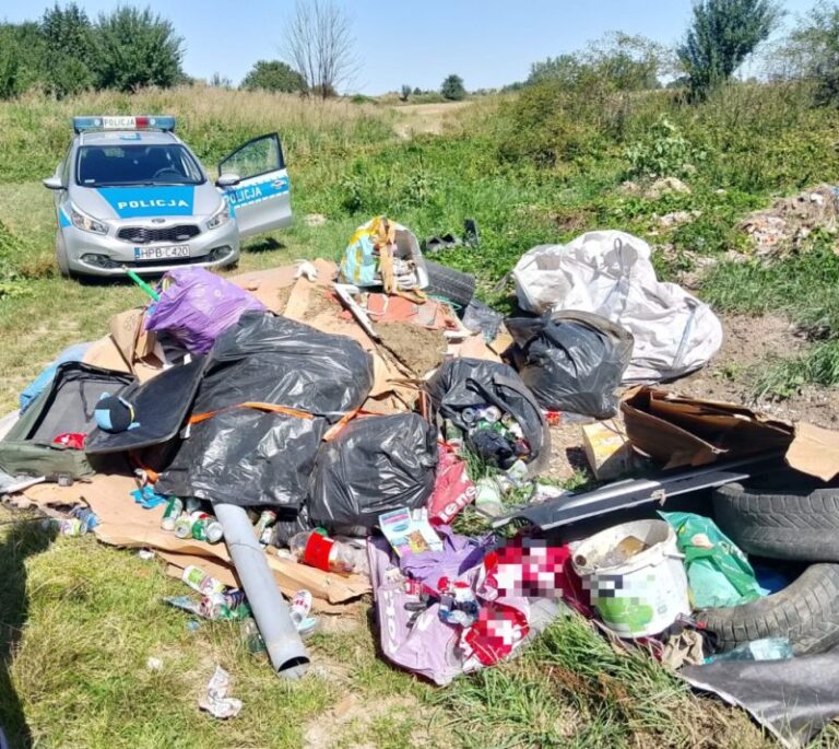 Dzięki zgłoszeniu z Krajowej Mapy Zagrożeń policjant namierzył i ukarał śmieciarza