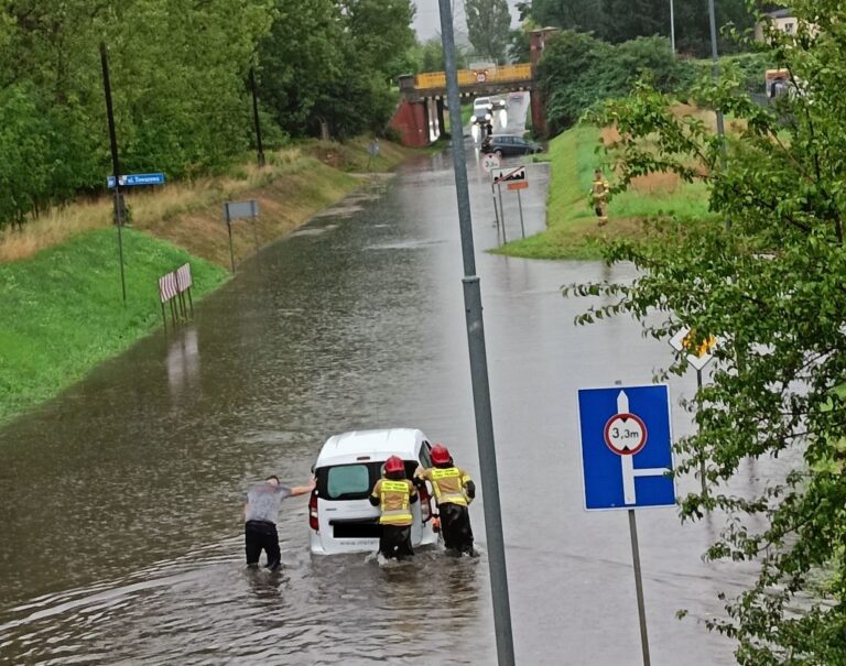 Władze dostrzegły, że dochodzi do zalań. 70 tysięcy złotych na „koncepcję” dla ul. Kopernika