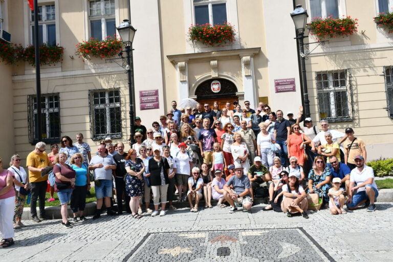 Poznawali dzieje Świebodzic podczas historycznego spaceru [FOTO]