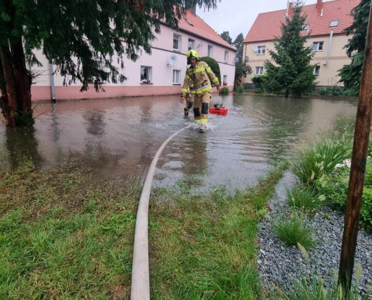 Alert pogodowy. Po południu burze i ulewy