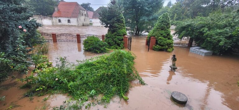 Coraz gorsza sytuacja w gminie Dobromierz. Wylała Nysa Szalona, ogłoszono alarm przeciwpowodziowy