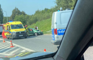 Wypadek na świdnickim odcinku krajowej „trzydziestki piątki”. Zmarł 71-letni kierujący