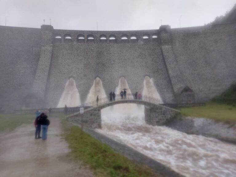 Zwiększony zrzut ze zbiorników w Lubachowie i Dobromierzu [FOTO]