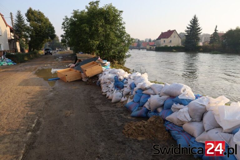 Utrudnienia na drogach powiatu świdnickiego. Aktualny wykaz nieprzejezdnych tras