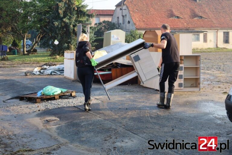 Trwają wielkie porządki. Gdzie zgłaszać się po pomoc? [FOTO]