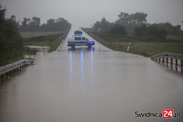 Utrudnienia na drogach powiatu świdnickiego. Wykaz nieprzejezdnych tras