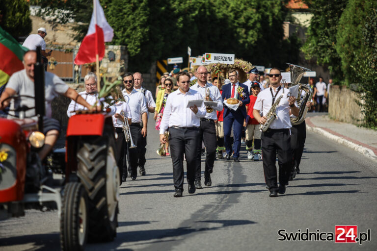 Gmina Żarów podziękowała za plony. „Praca rolników zasługuje na najwyższe uznanie” [FOTO/VIDEO]