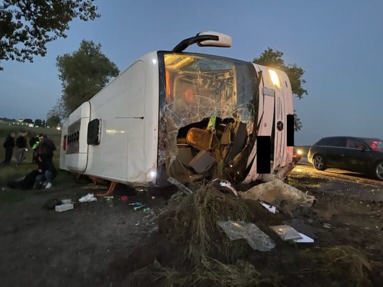 Wypadek autobusu, są ranni [FOTO][Aktualizacja]