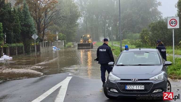 Jaka sytuacja w Świdnicy? Autobusy, woda, drogi [FOTO]