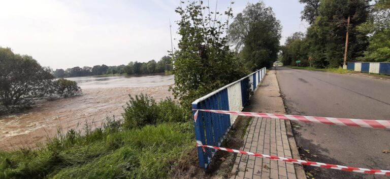 Nieprzejezdne drogi w powiecie, sytuacja na sieci kolejowej. Najnowszy wykaz utrudnień